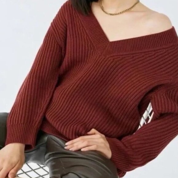 BNWT Aritzia Babaton Rich Cooper Roger Sweater Long V-neck Merino Wool Sweater - Picture 2 of 16